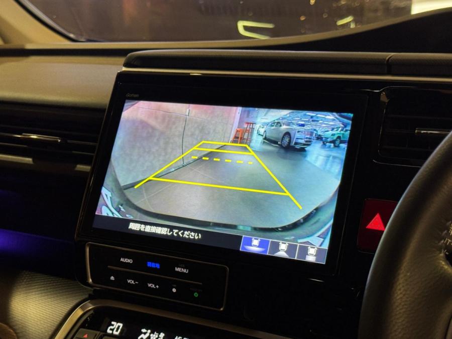 Stepwgn e:HEV EX Black Style - Image 4